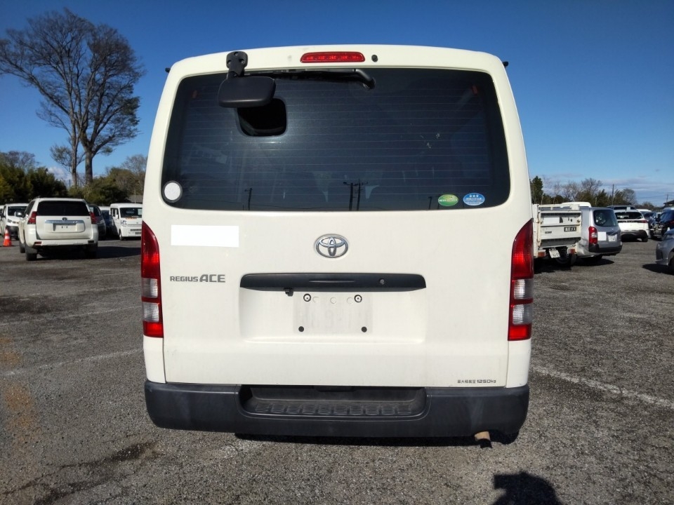 TOYOTA REGIUS ACE