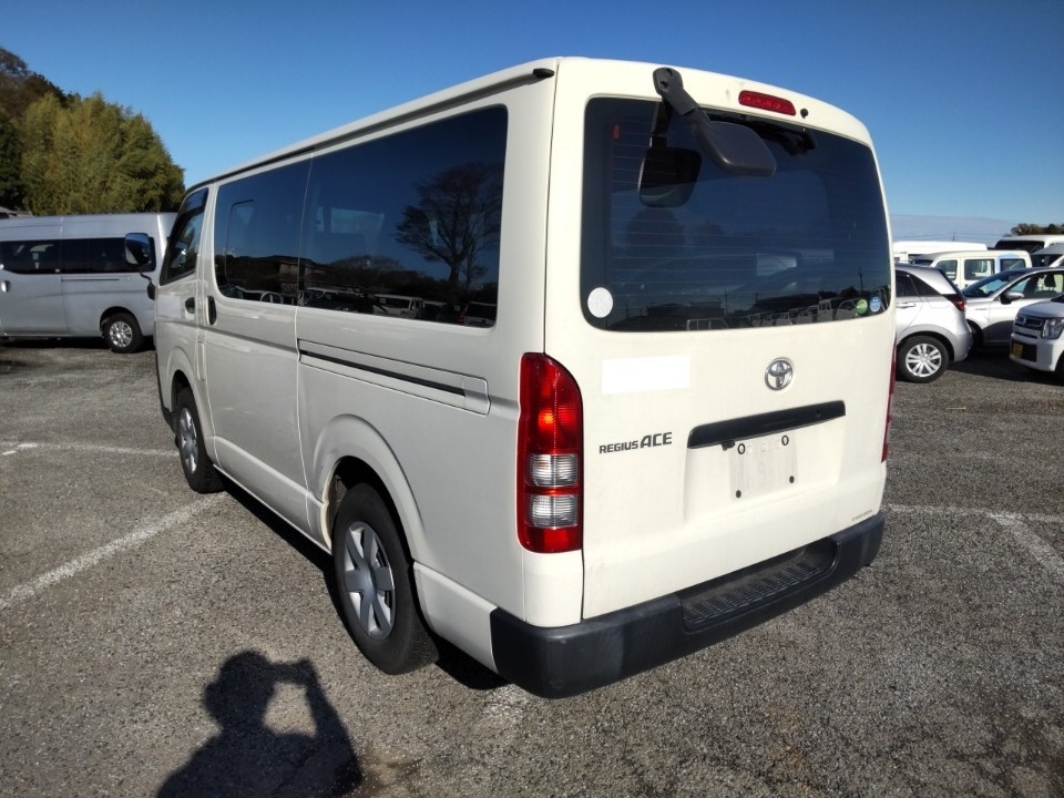 TOYOTA REGIUS ACE