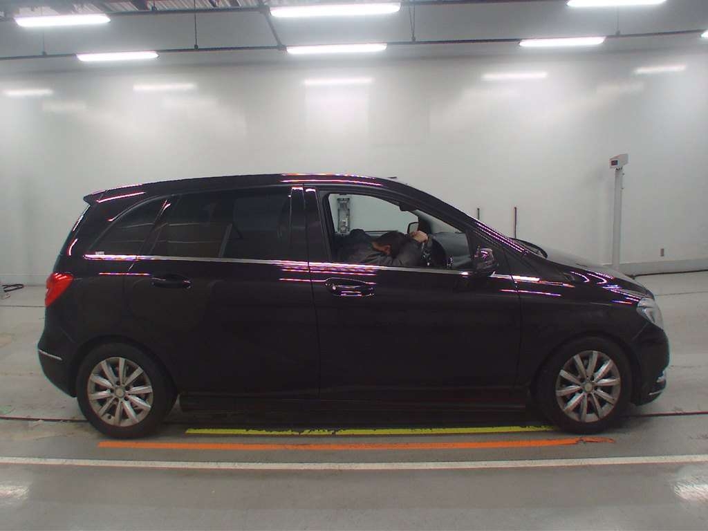 MERCEDES-BENZ B-CLASS