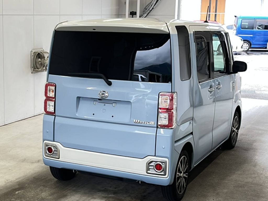 DAIHATSU WAKE