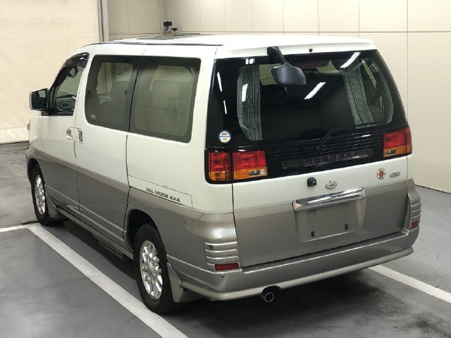 NISSAN ELGRAND