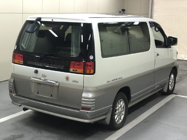 NISSAN ELGRAND
