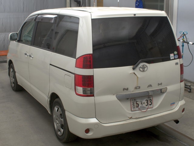 TOYOTA NOAH