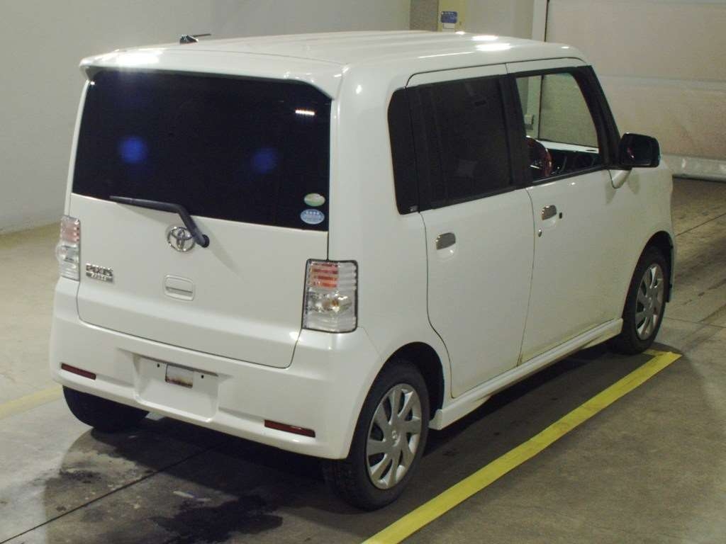 TOYOTA PIXIS SPACE