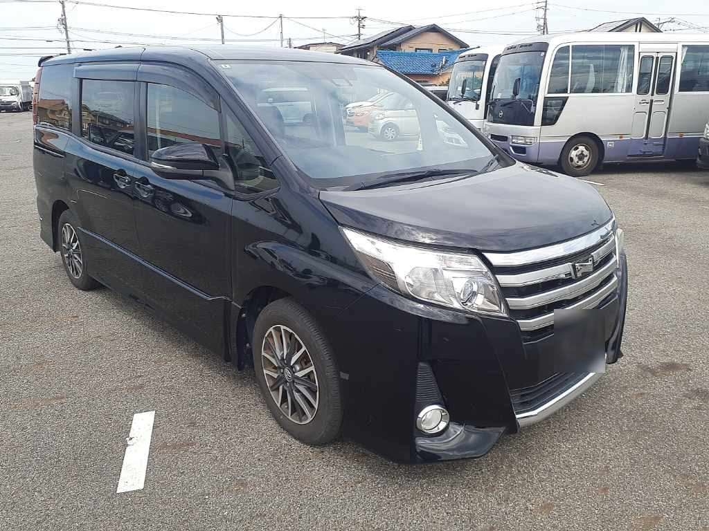TOYOTA NOAH