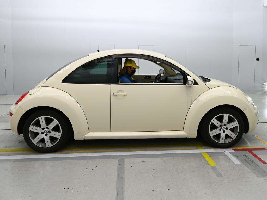 VOLKSWAGEN BEETLE