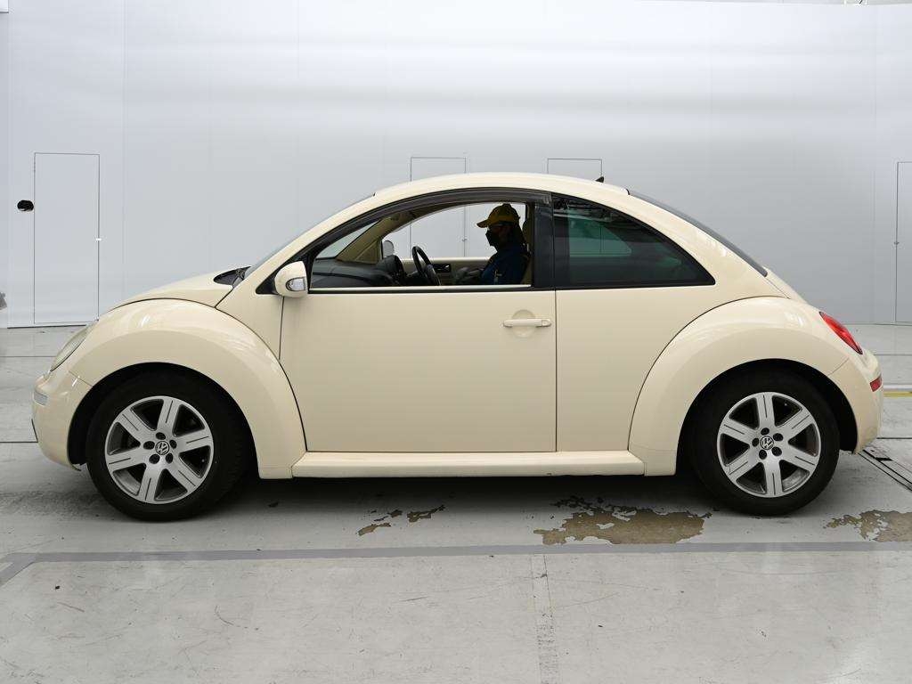 VOLKSWAGEN BEETLE