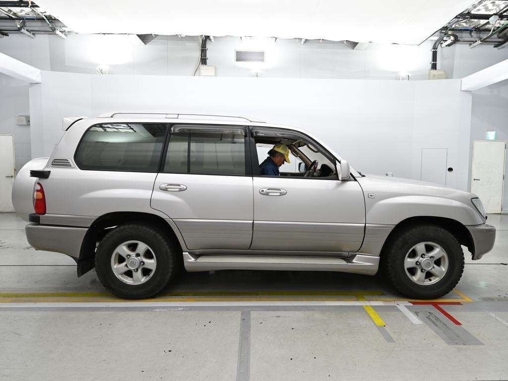 TOYOTA LAND CRUISER