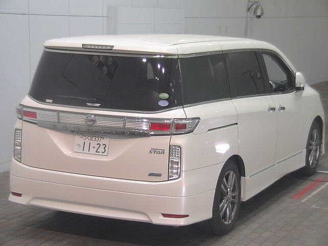 NISSAN ELGRAND