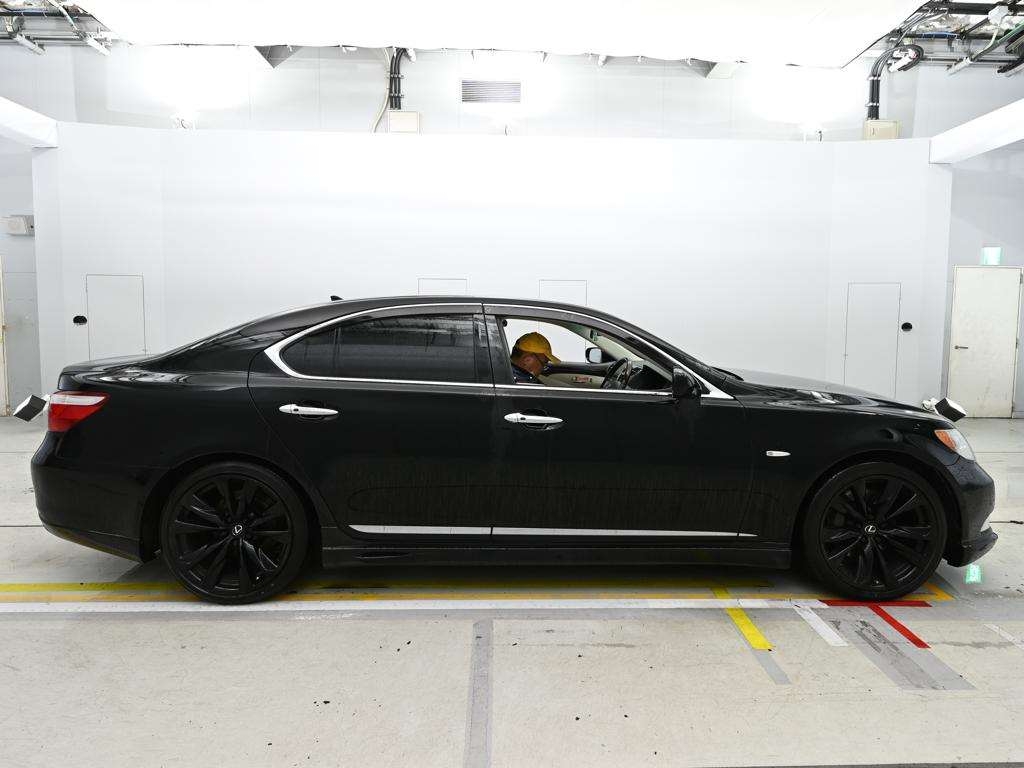 LEXUS LS460