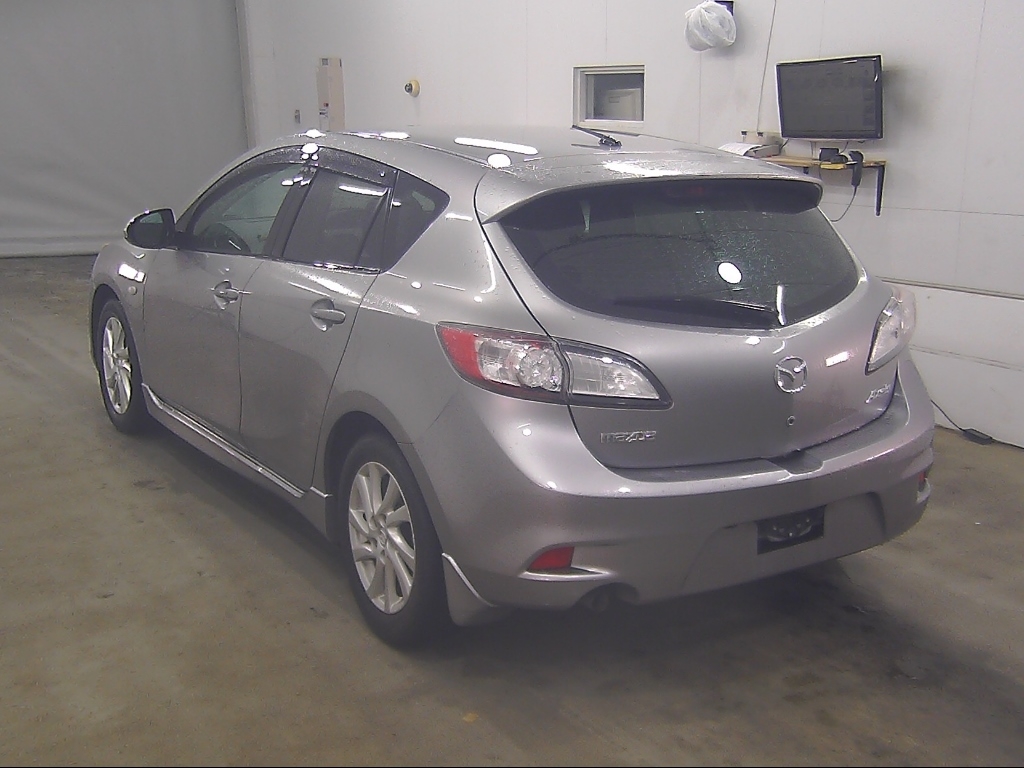 MAZDA AXELA