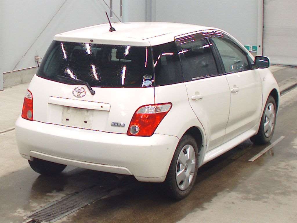 TOYOTA IST
