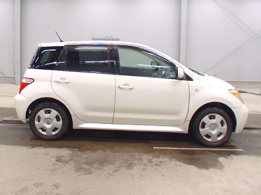 TOYOTA IST