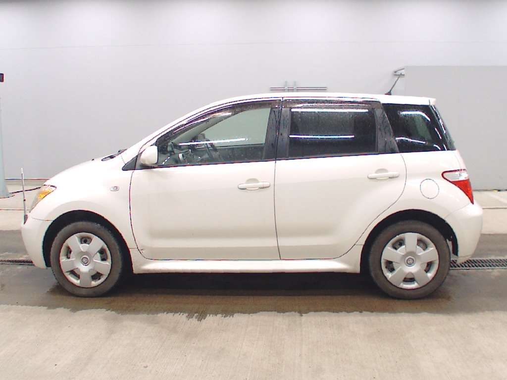 TOYOTA IST