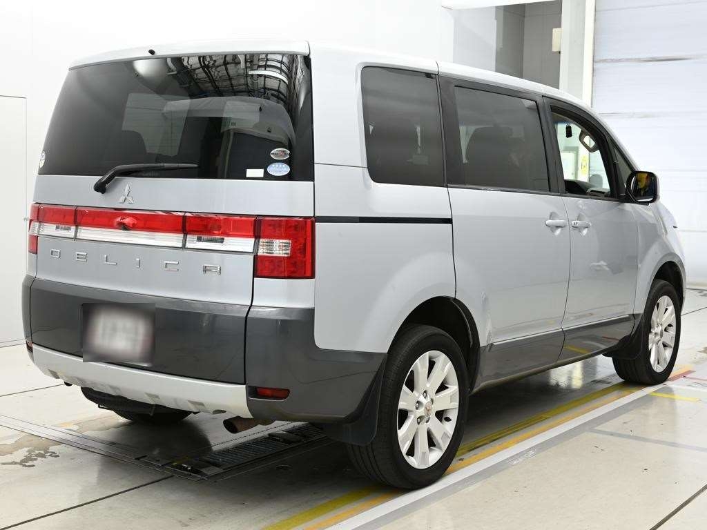 MITSUBISHI DELICA D:5