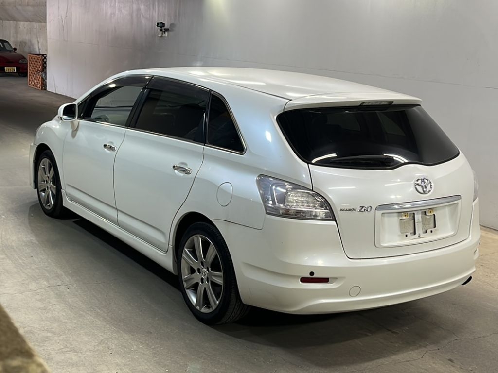 TOYOTA MARK X ZIO