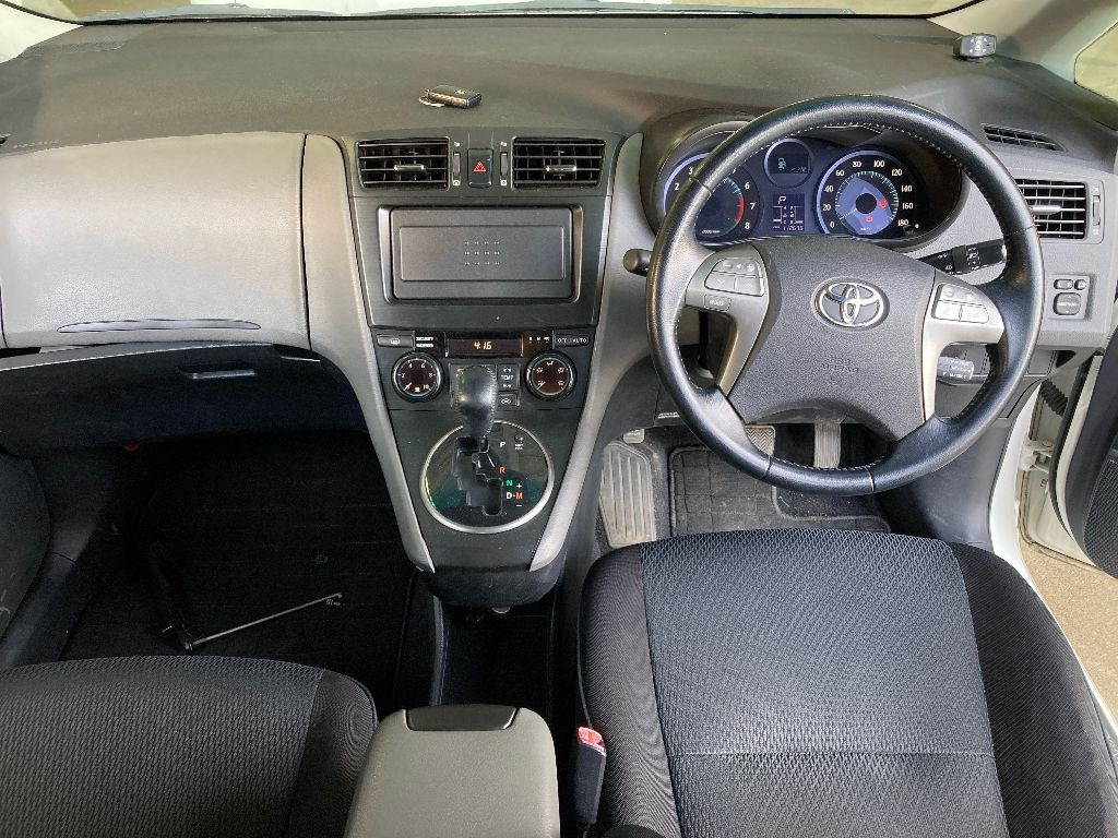TOYOTA MARK X ZIO