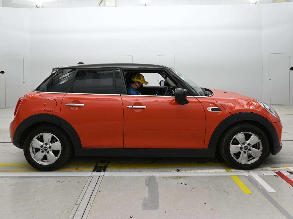 MINI HATCH
