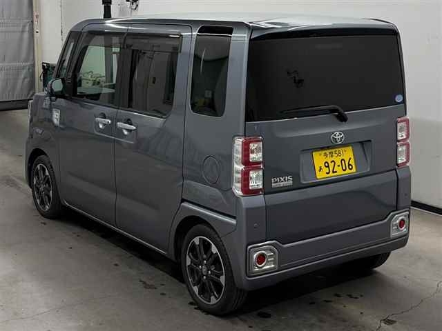 TOYOTA PIXIS MEGA