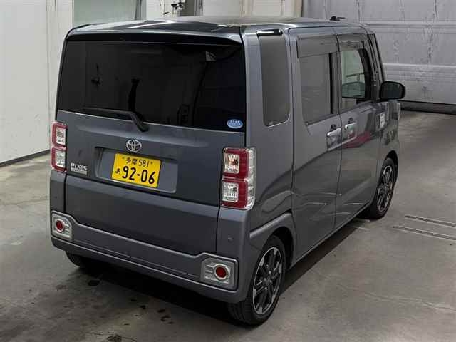 TOYOTA PIXIS MEGA
