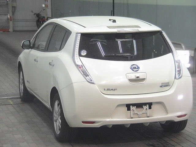 NISSAN LEAF