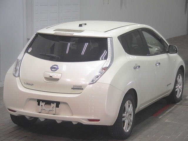NISSAN LEAF