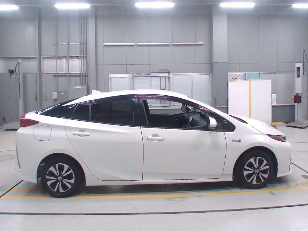 TOYOTA PRIUS PHV