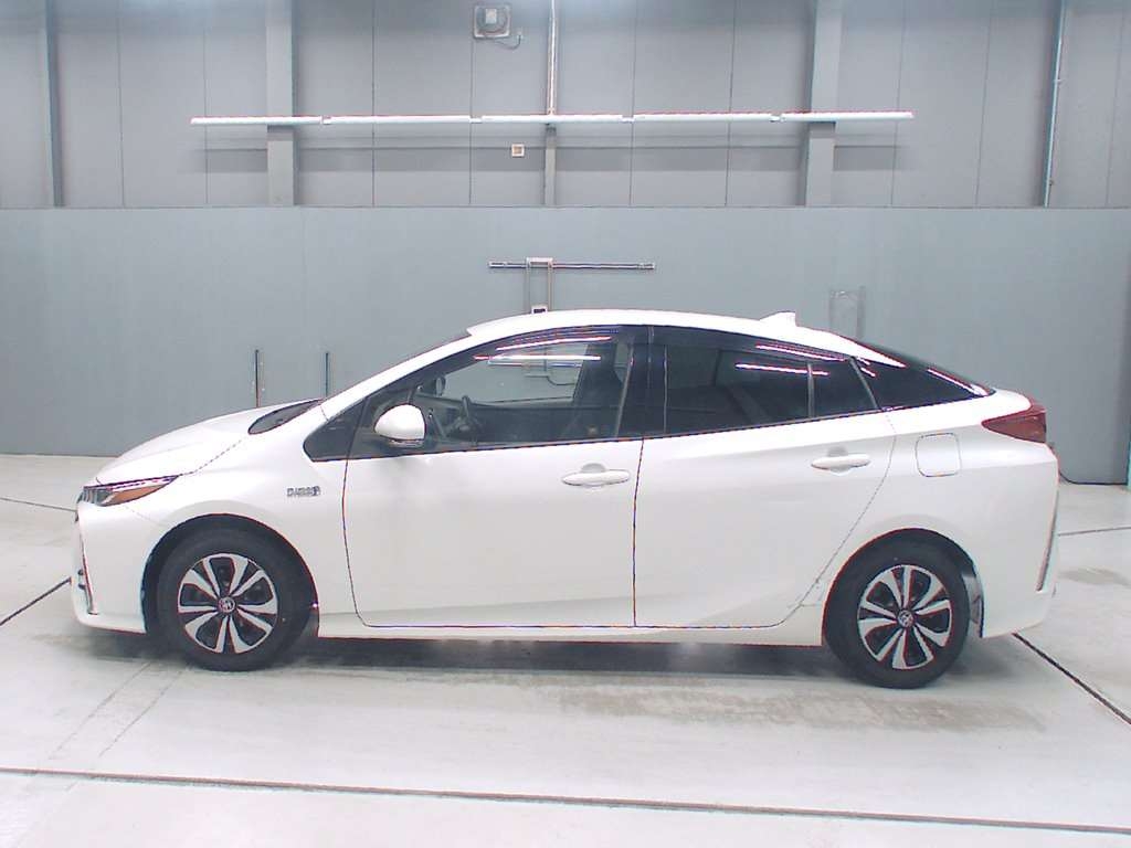 TOYOTA PRIUS PHV