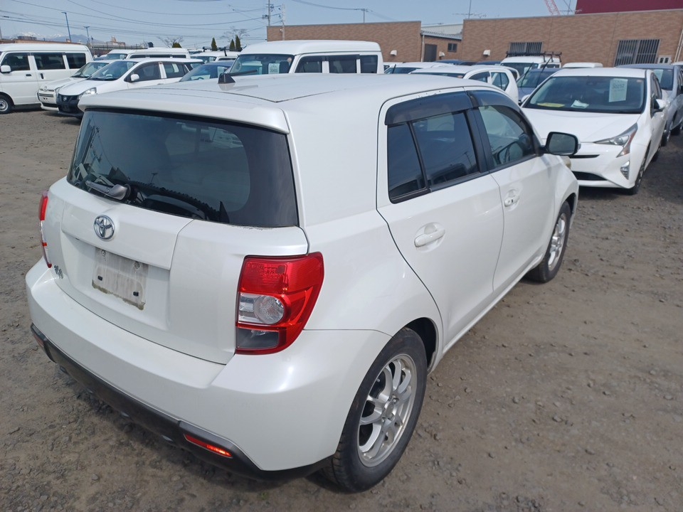 TOYOTA IST