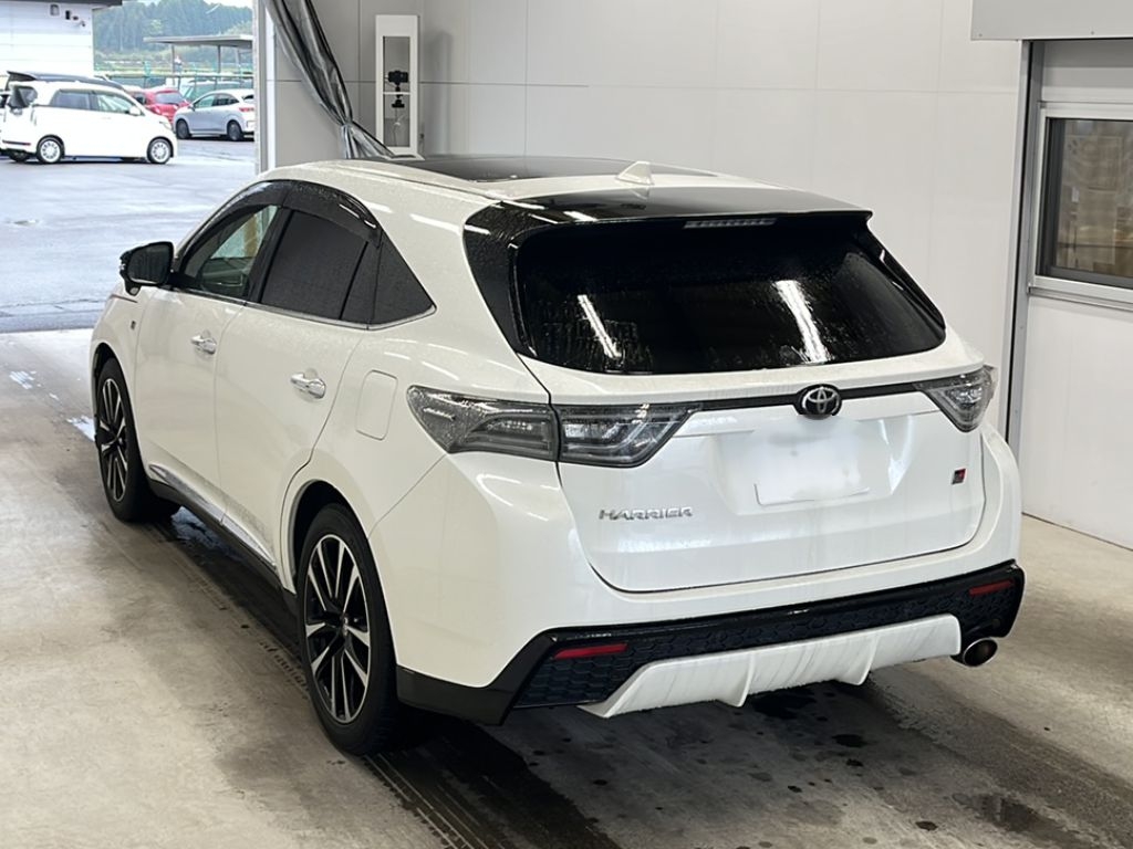 TOYOTA HARRIER