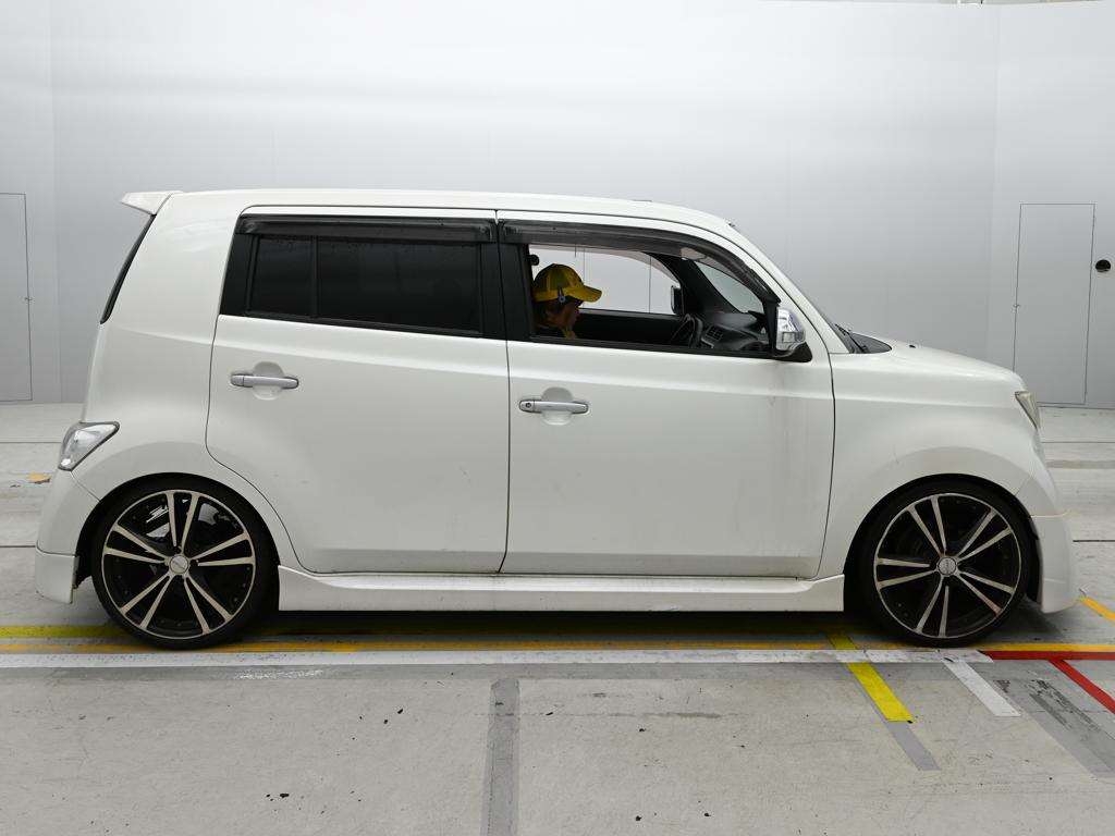 TOYOTA BB