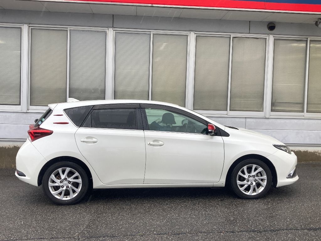TOYOTA AURIS