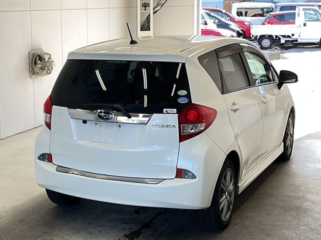 SUBARU TREZIA