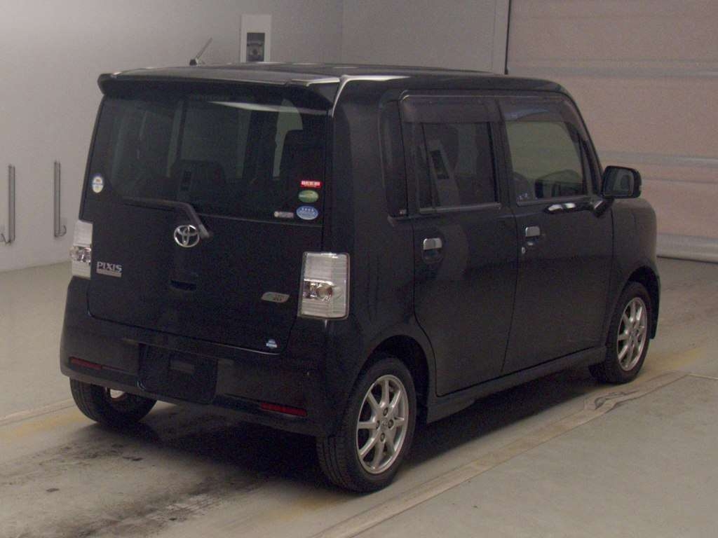 TOYOTA PIXIS SPACE