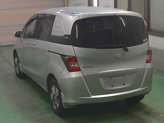HONDA FREED SPIKE