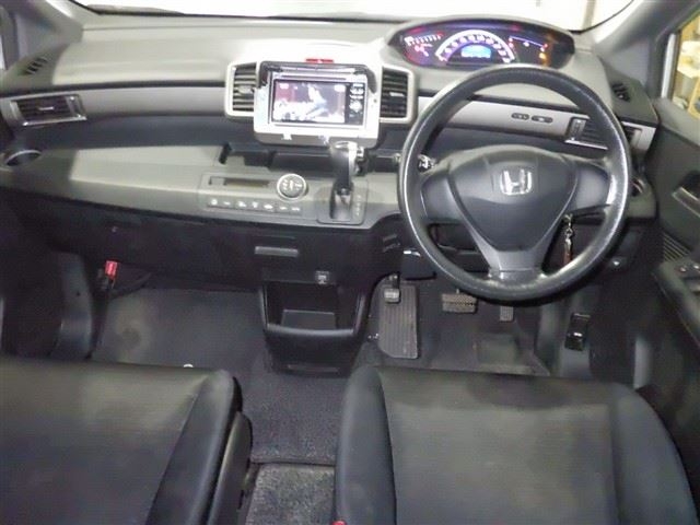 HONDA FREED SPIKE