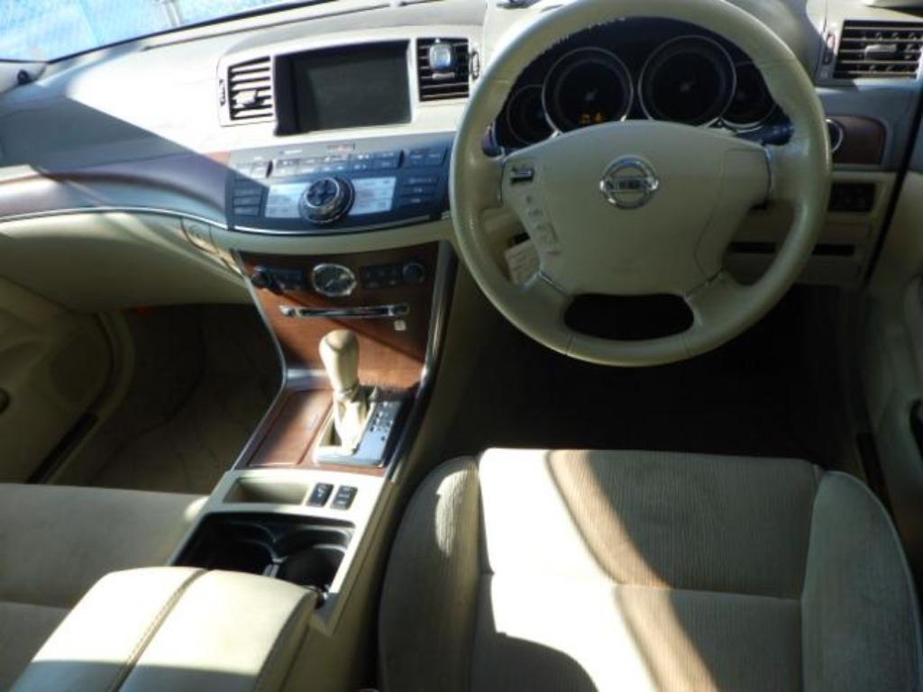 NISSAN FUGA