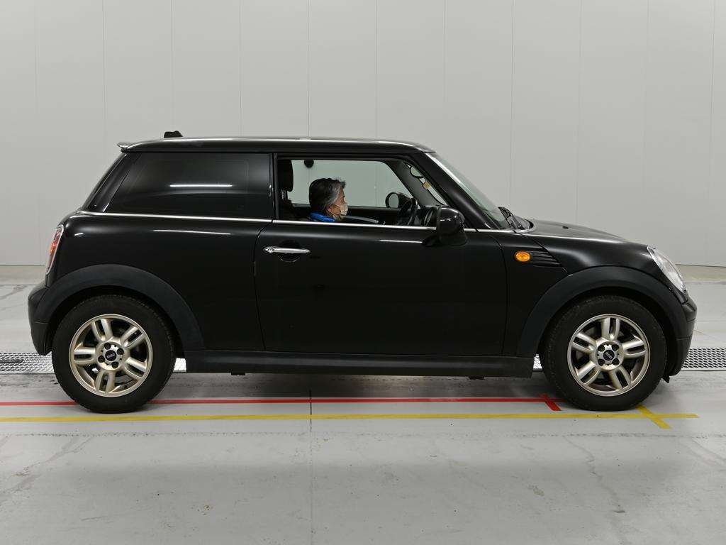 MINI HATCH