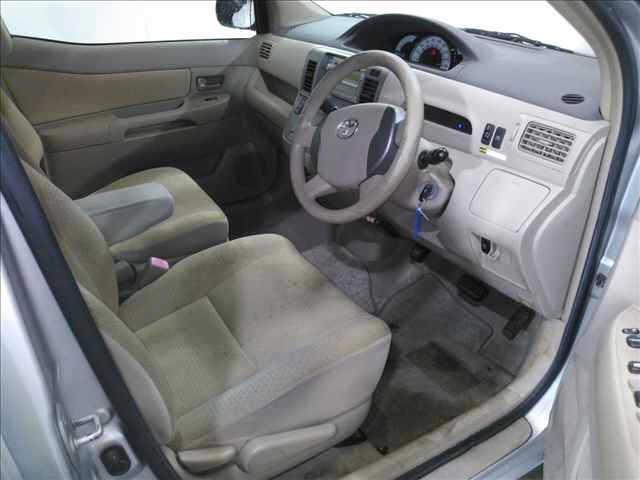 TOYOTA RAUM