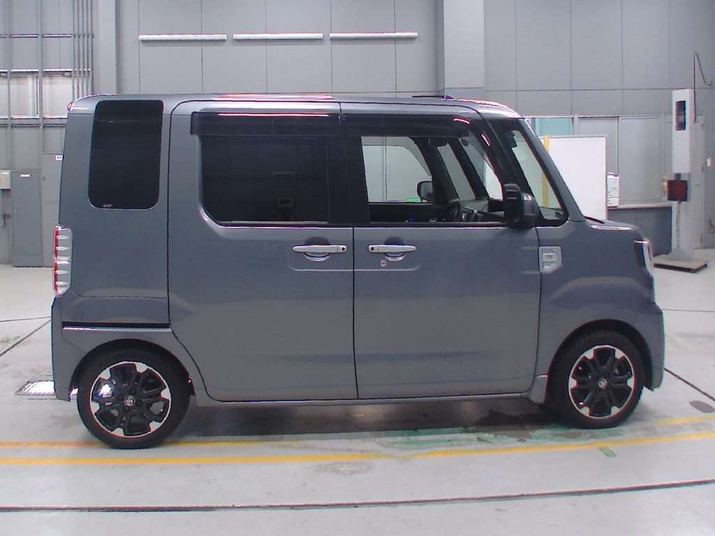 TOYOTA PIXIS MEGA