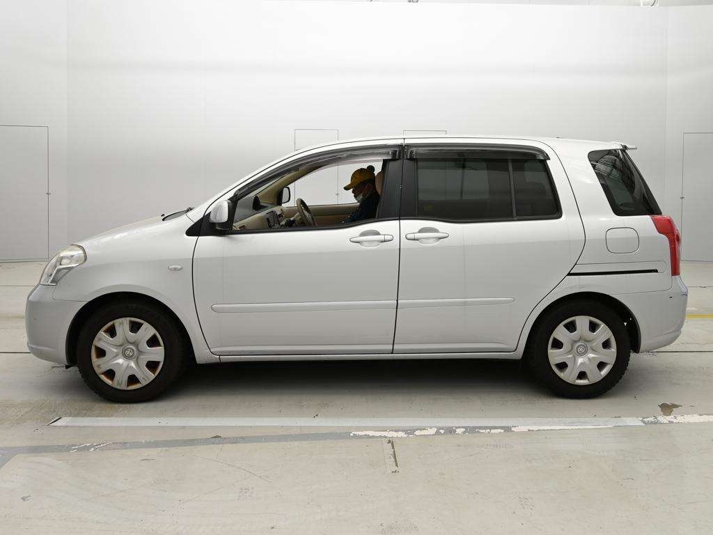 TOYOTA RAUM