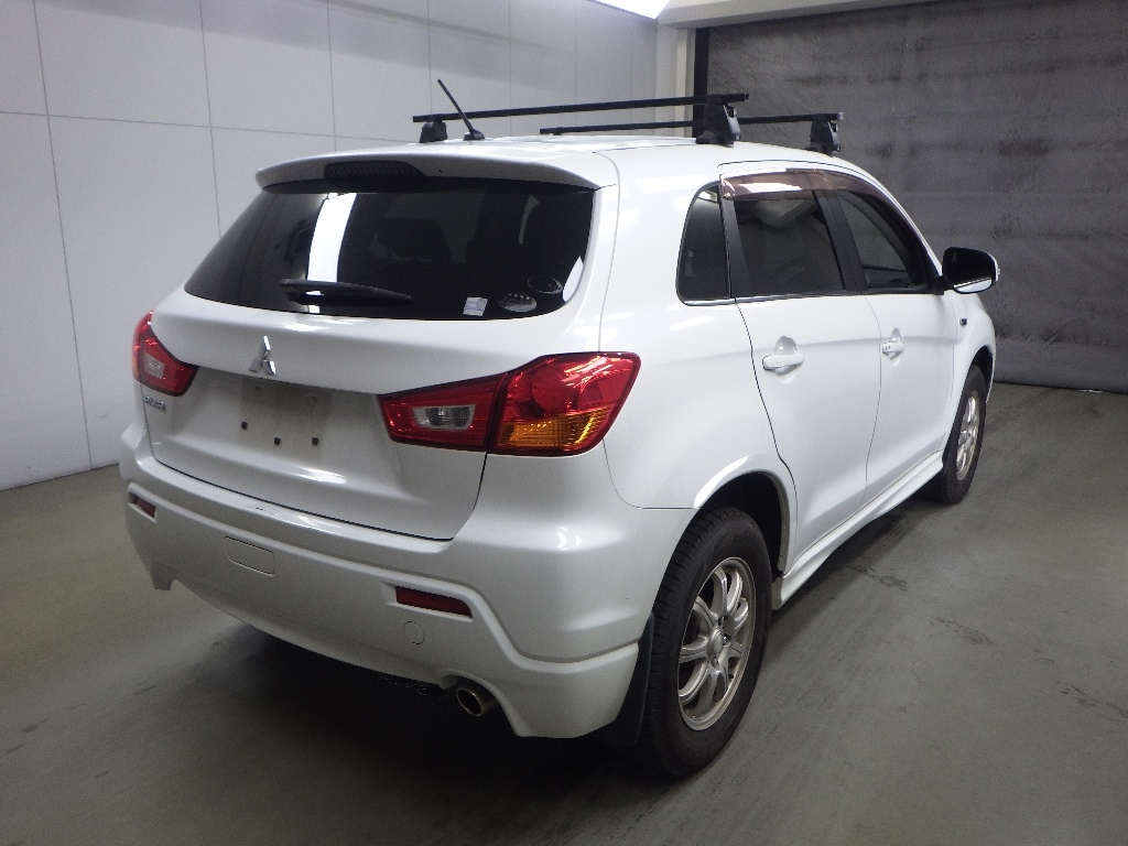 MITSUBISHI RVR