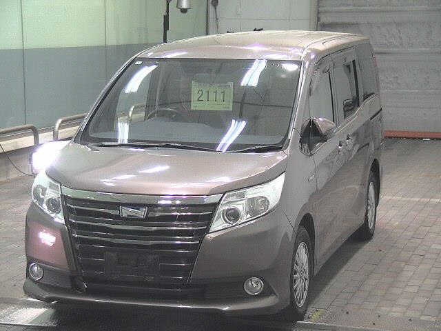 TOYOTA NOAH
