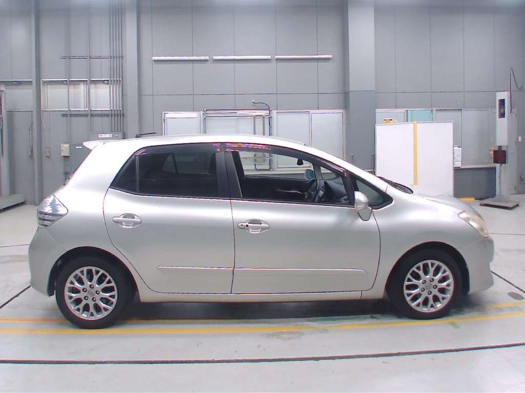TOYOTA BLADE