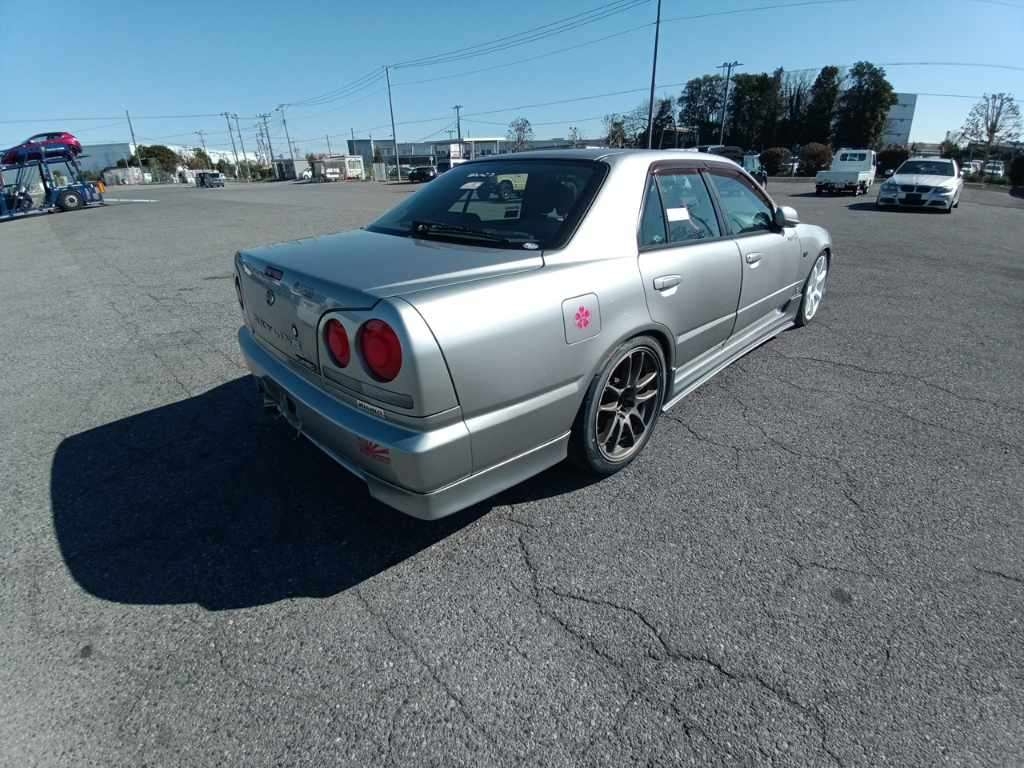 NISSAN SKYLINE