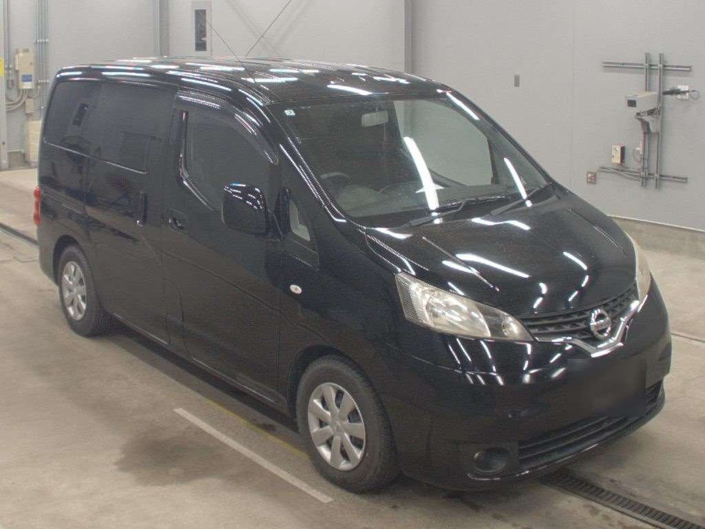 NISSAN NV200