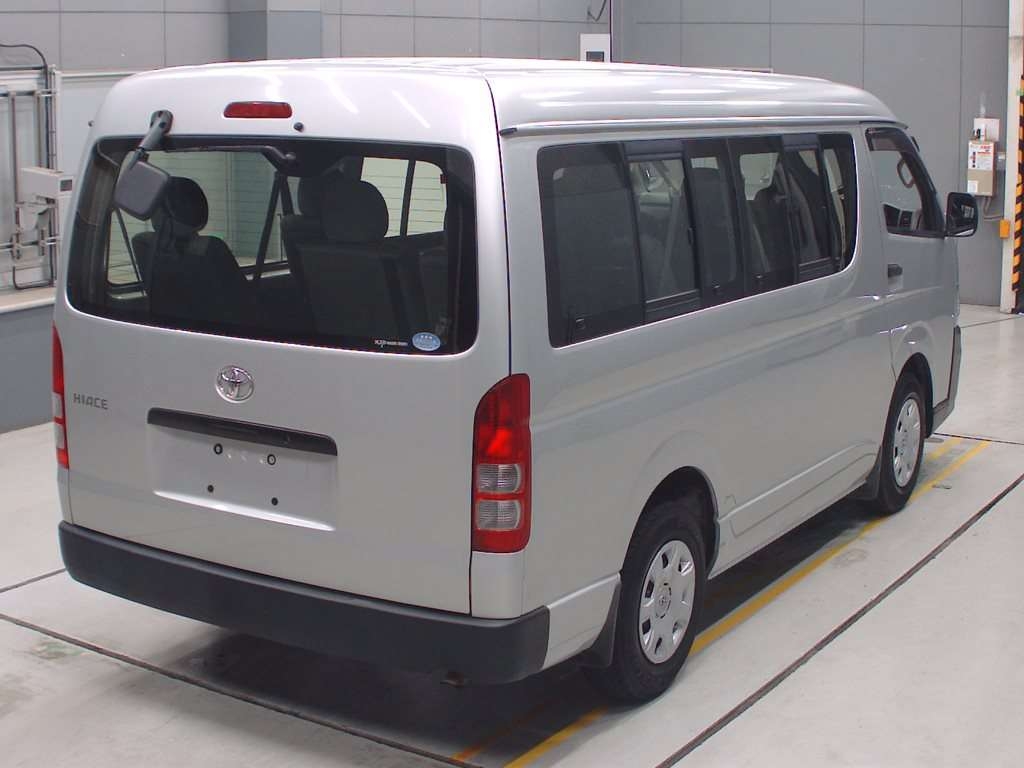 TOYOTA HIACE
