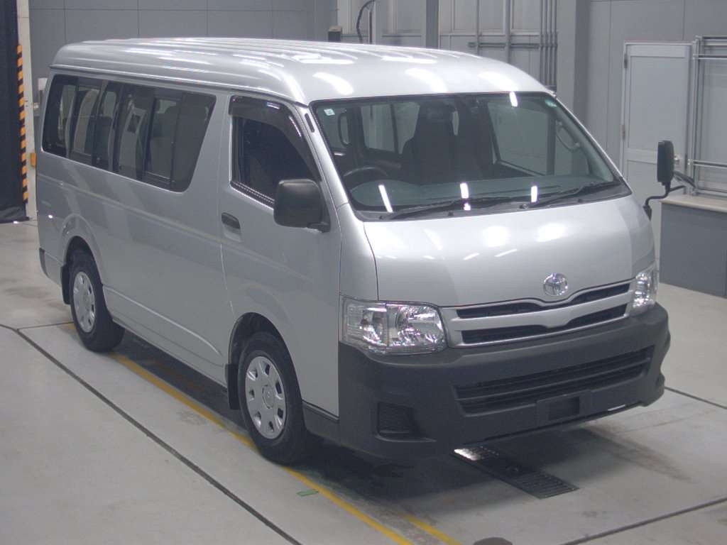 TOYOTA HIACE