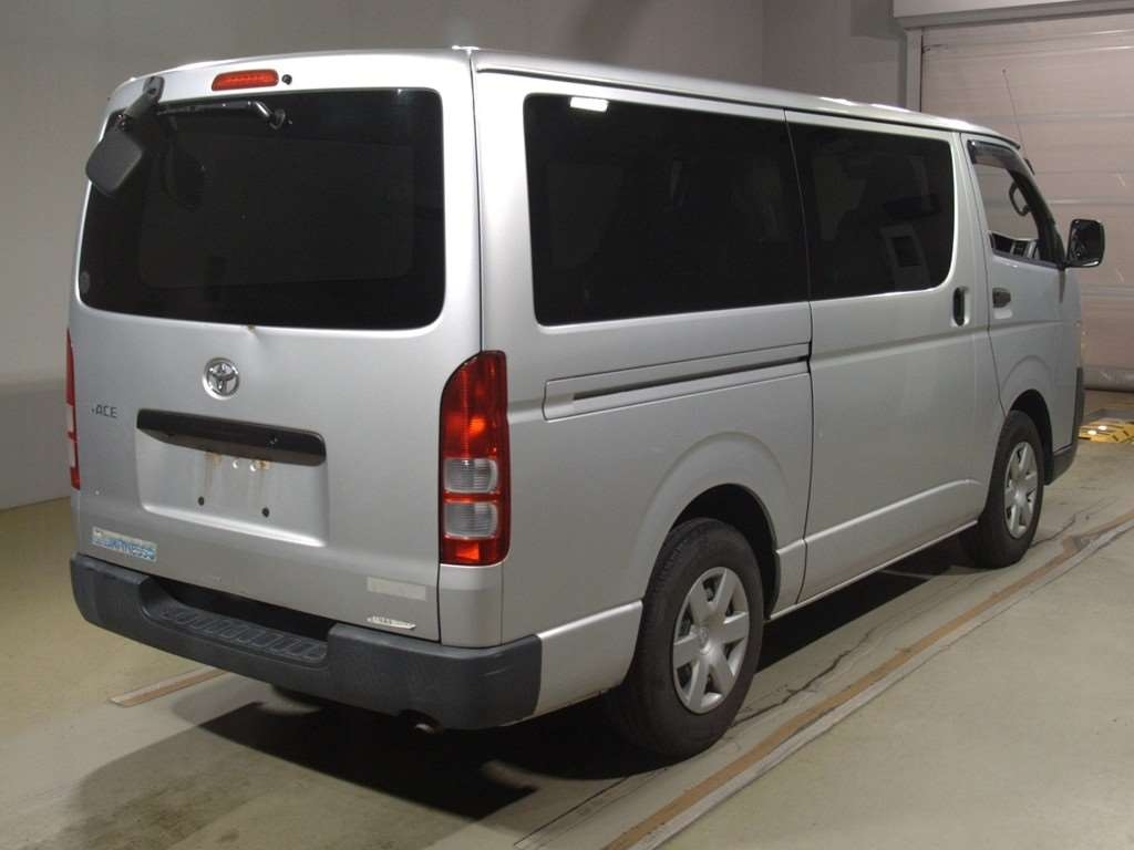 TOYOTA REGIUS ACE