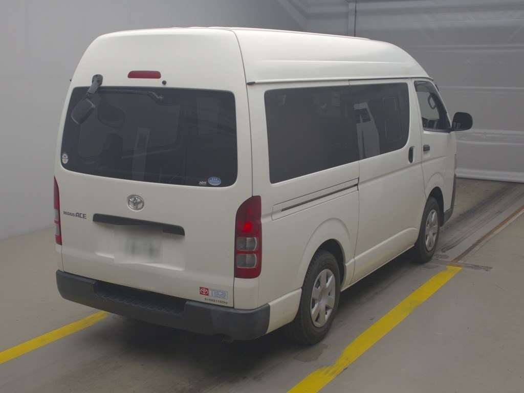 TOYOTA REGIUS ACE